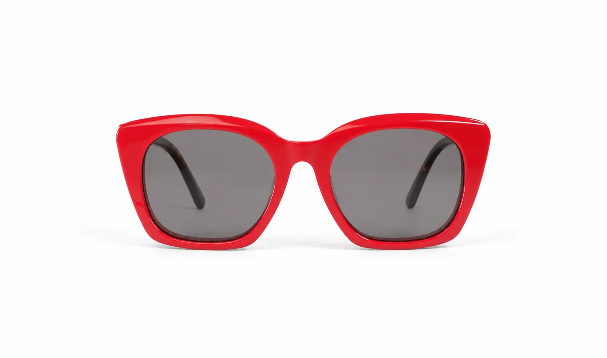 Montura con clip AXIA Clip Rubí, rojo · patillas carey · clip humo, vista frontal con clip solar